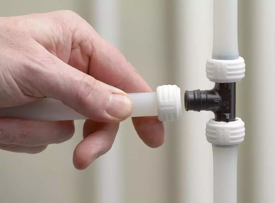 Push Q&E fitting onto pex pipe